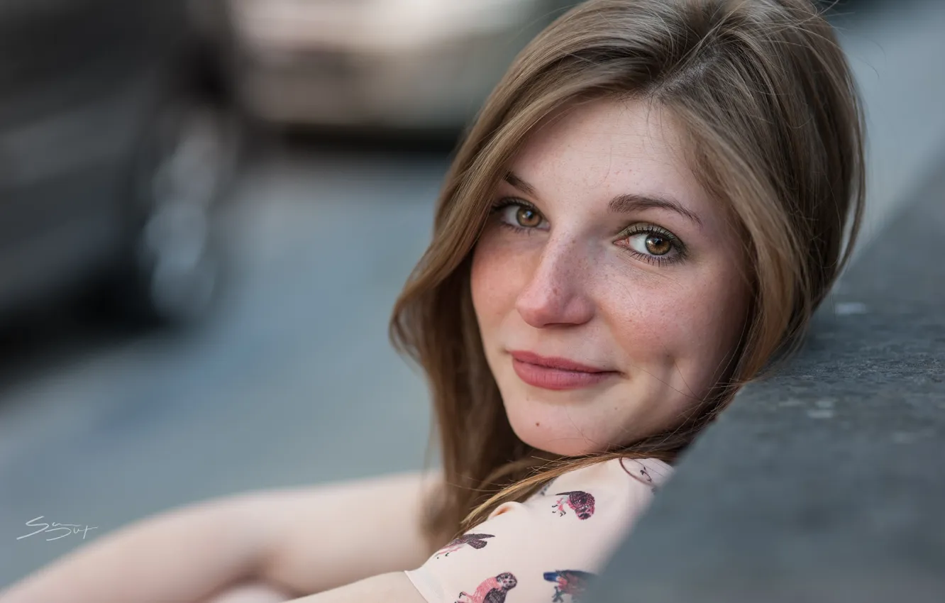 Photo wallpaper look, girl, face, smile, freckles