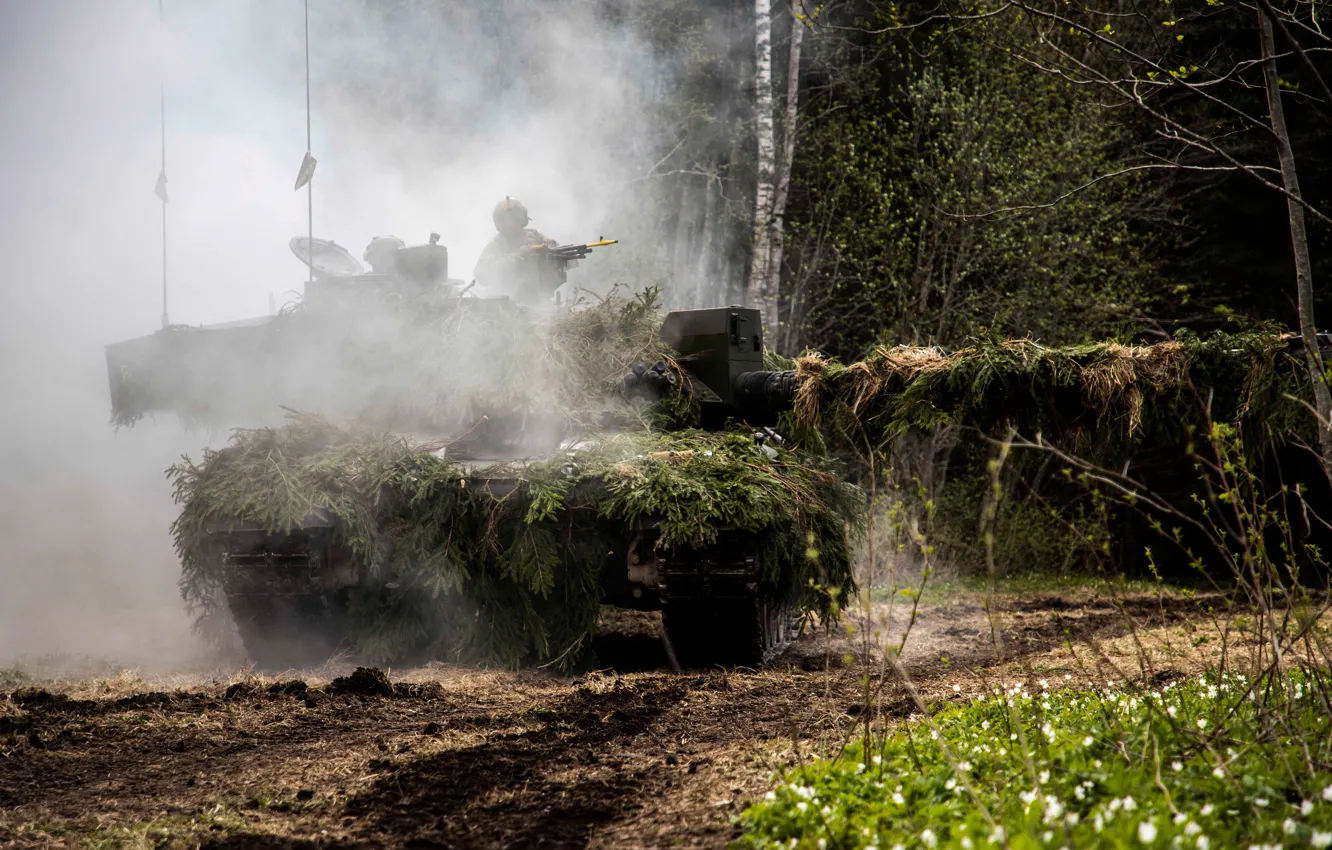 Photo wallpaper Smoke, Tank, NATO, Challenger 2, NATO, Camouflage, Challenger 2, Main battle tank
