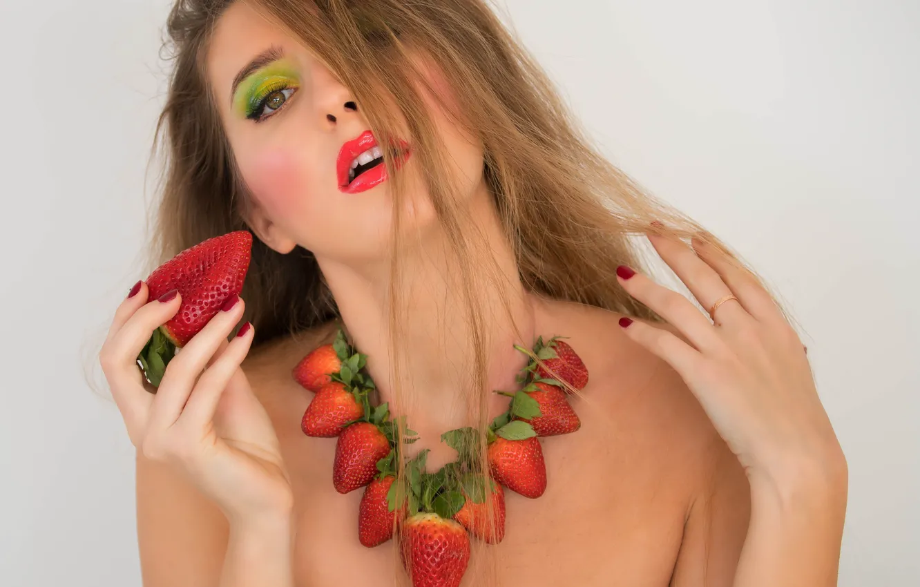Photo wallpaper girl, face, makeup, strawberry