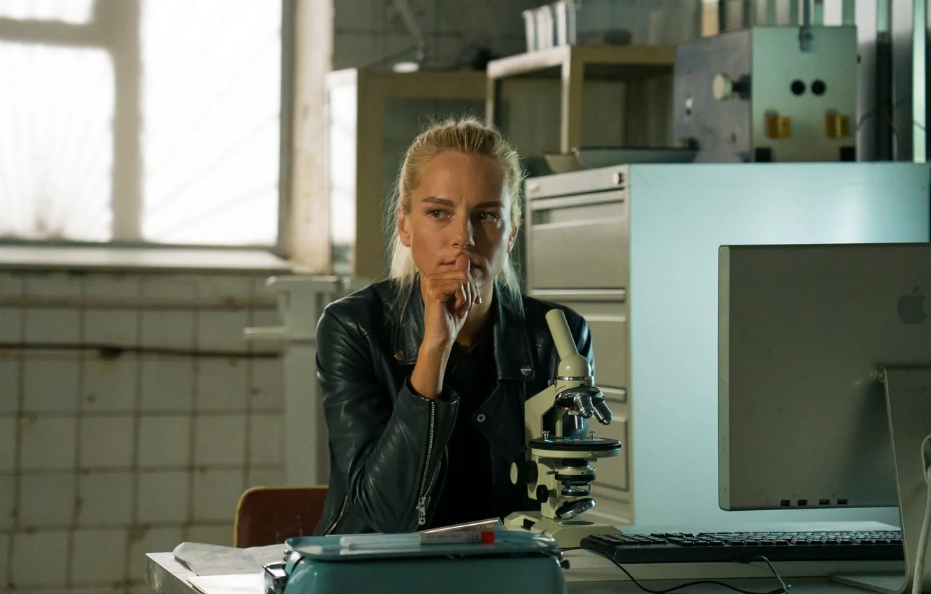 Photo wallpaper look, braid, thoughtful girl, Linda Lapins