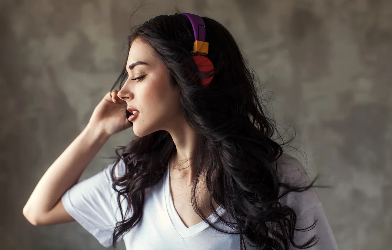 Photo wallpaper girl, face, background, makeup, headphones, Mike, brunette, hairstyle