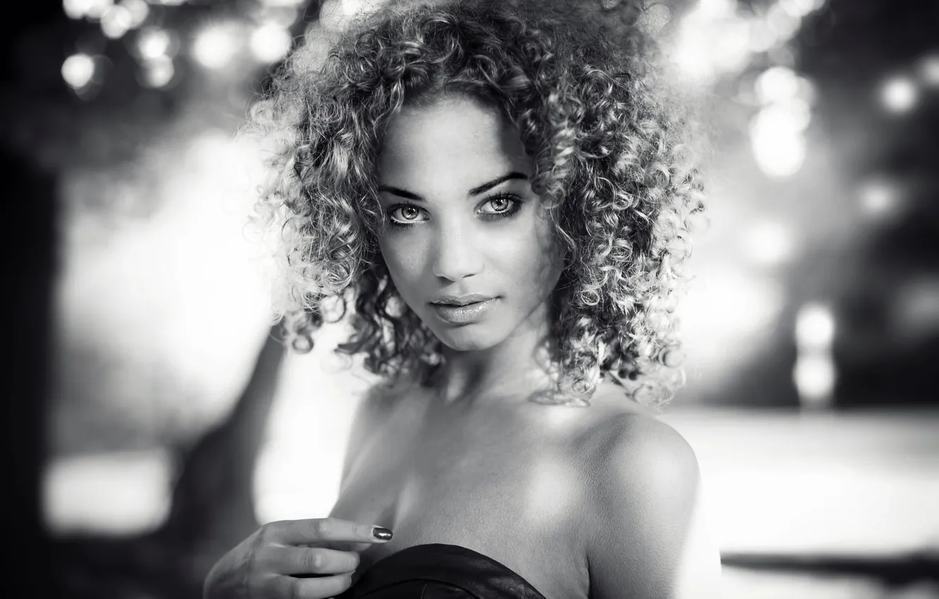 Photo wallpaper look, girl, neckline, mulatto, shoulders, curls, monochrome