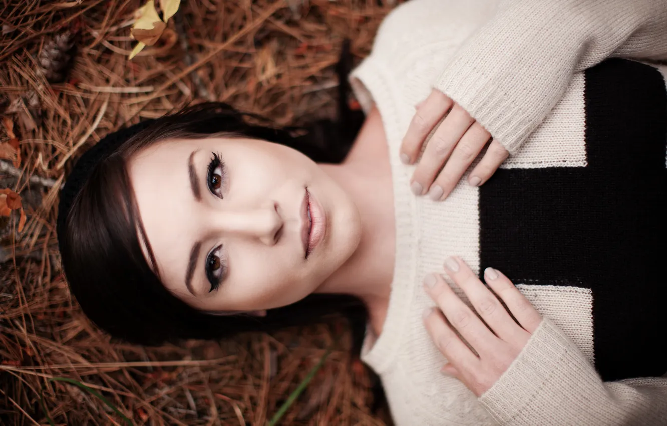 Photo wallpaper girl, arrows, hands, makeup, brunette, fingers