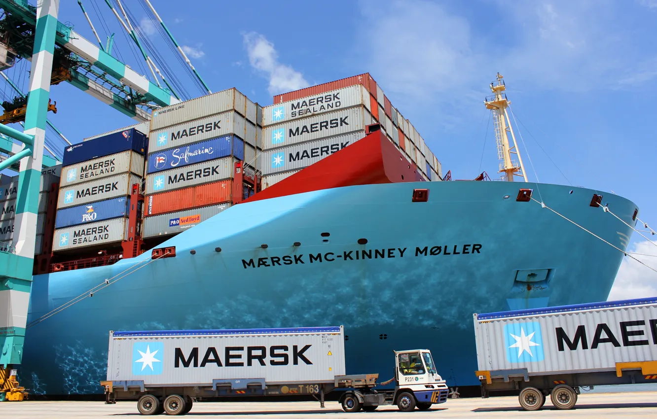 Photo wallpaper Port, The ship, Cargo, A container ship, Cranes, Terminal, Tugs, Container