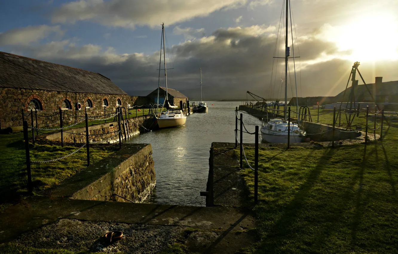 Photo wallpaper clouds, yacht, harbour, Wales, Carnarvon
