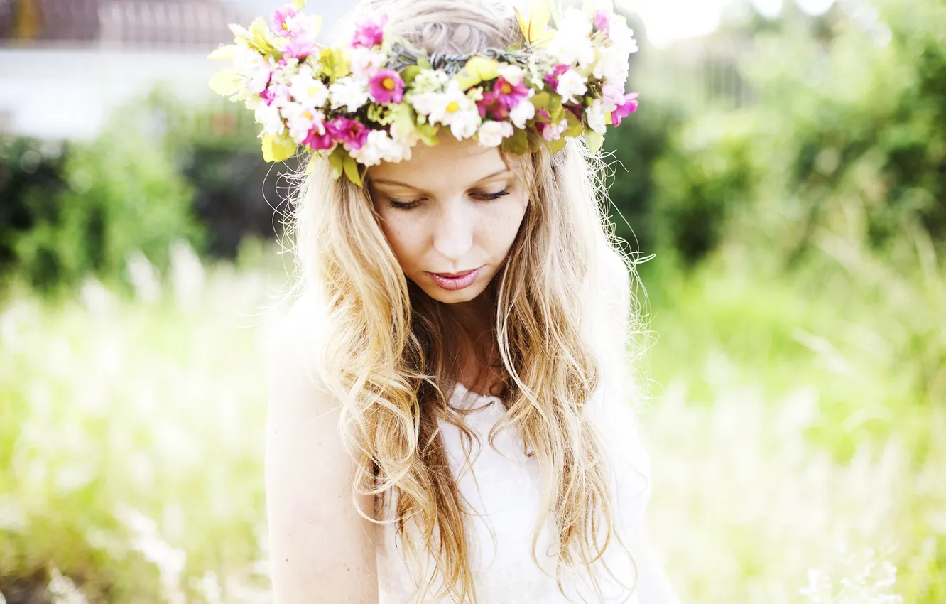 Photo wallpaper girl, dress, bokeh, lips, hair, crown of flowers