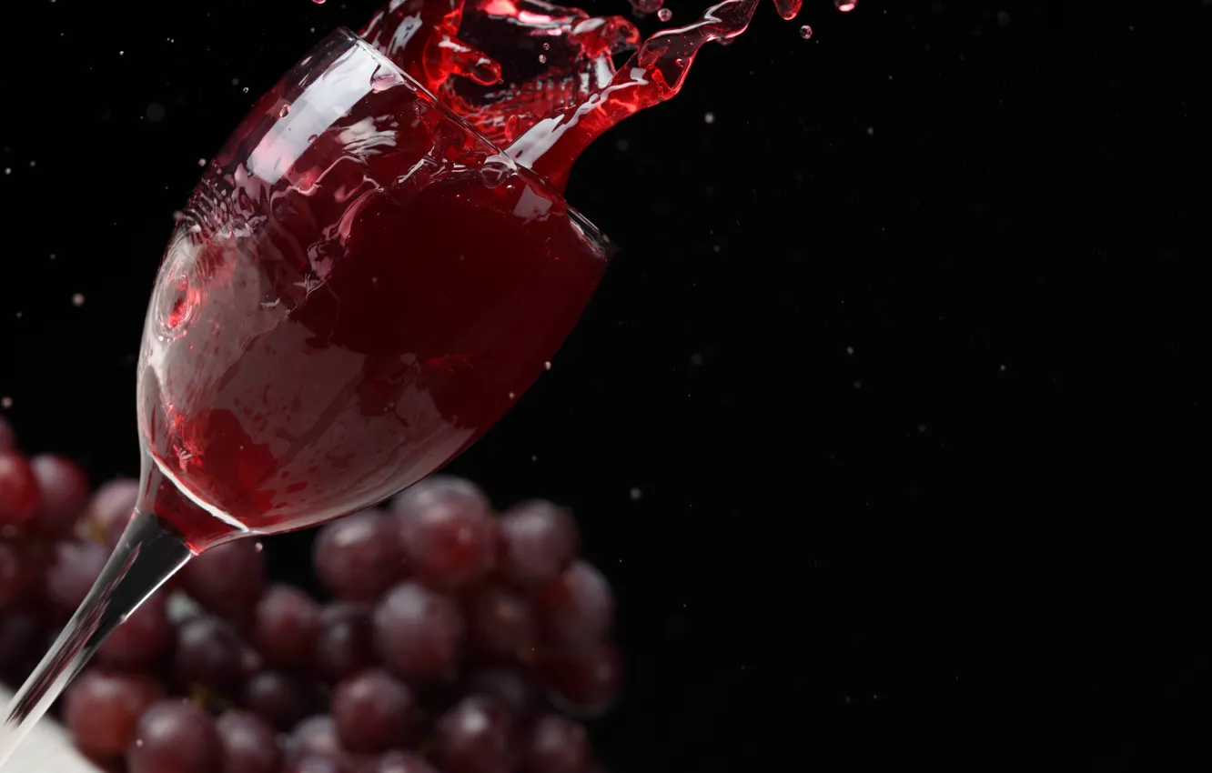 Photo wallpaper squirt, wine, red, glass, grapes, black background