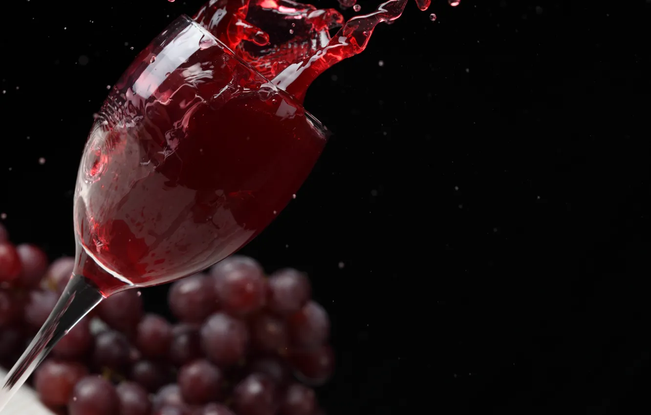 Photo wallpaper squirt, red, wine, glass, grapes, black background