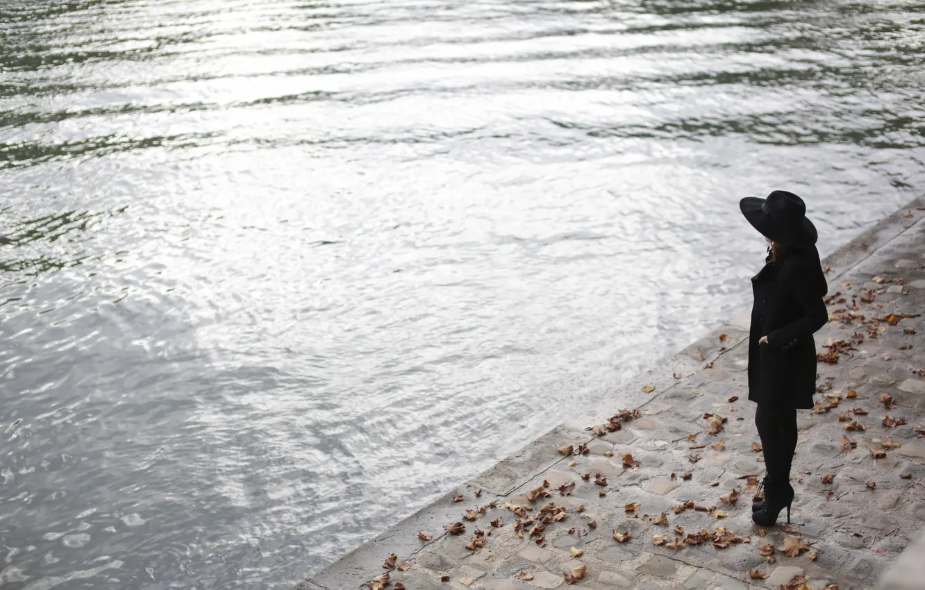 Photo wallpaper water, girl, hat, heels, studs, promenade, coat