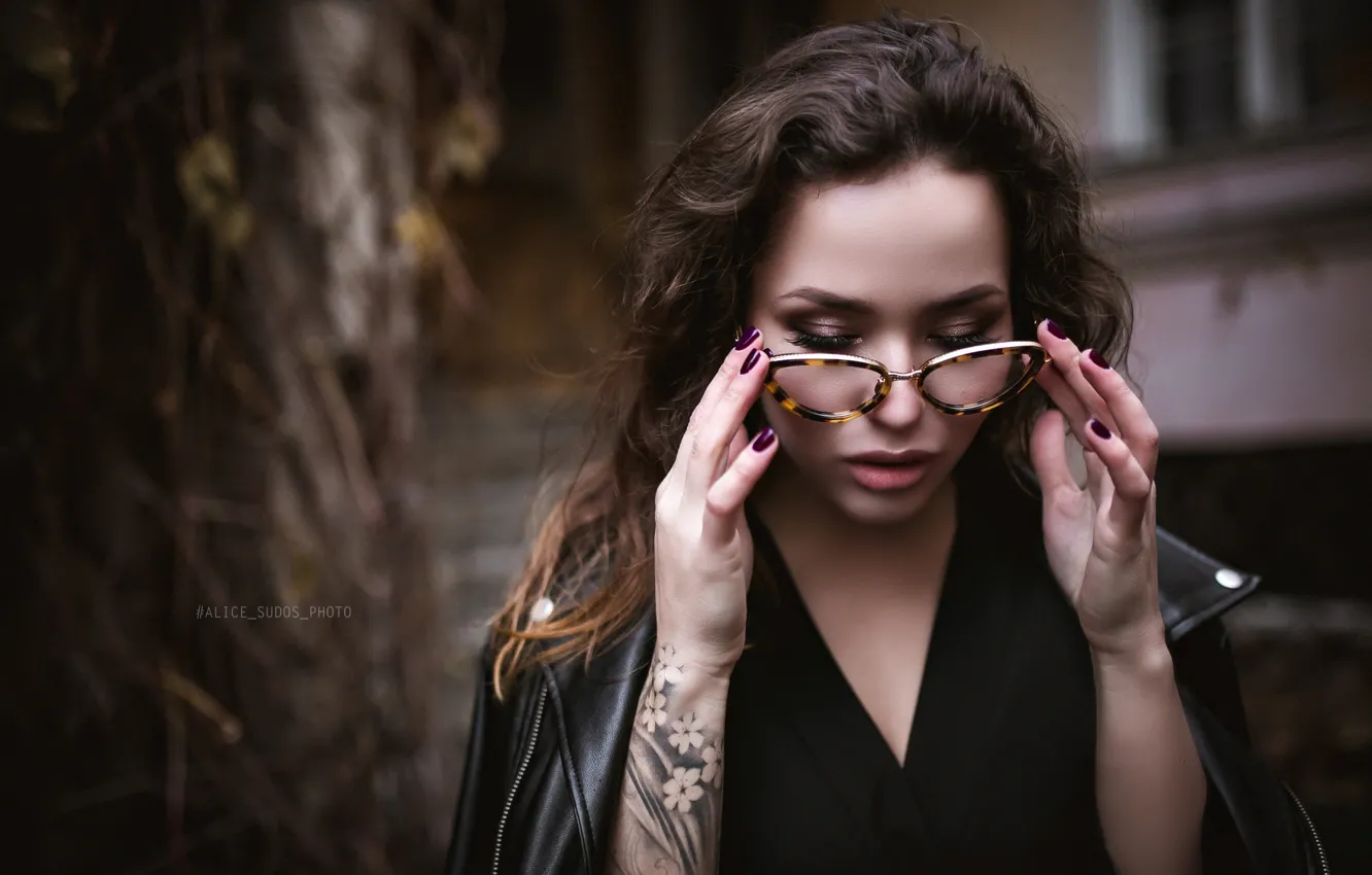 Photo wallpaper pose, model, portrait, hands, makeup, brunette, tattoo, glasses