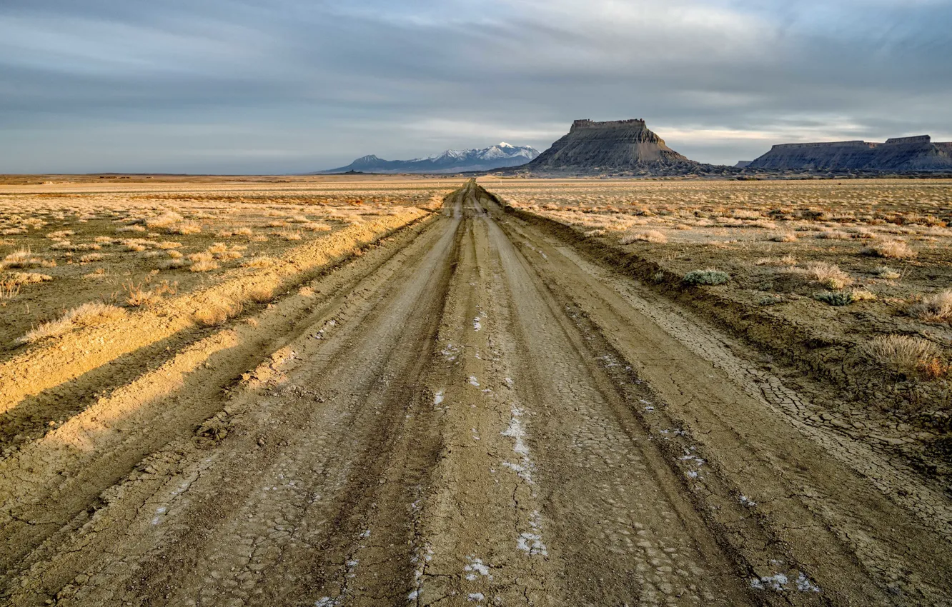 Photo wallpaper road, Utah, Factory Butte, North Cainville Plateau