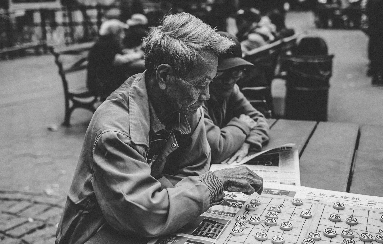 Photo wallpaper the city, game, people, newspaper, square, life, the elderly