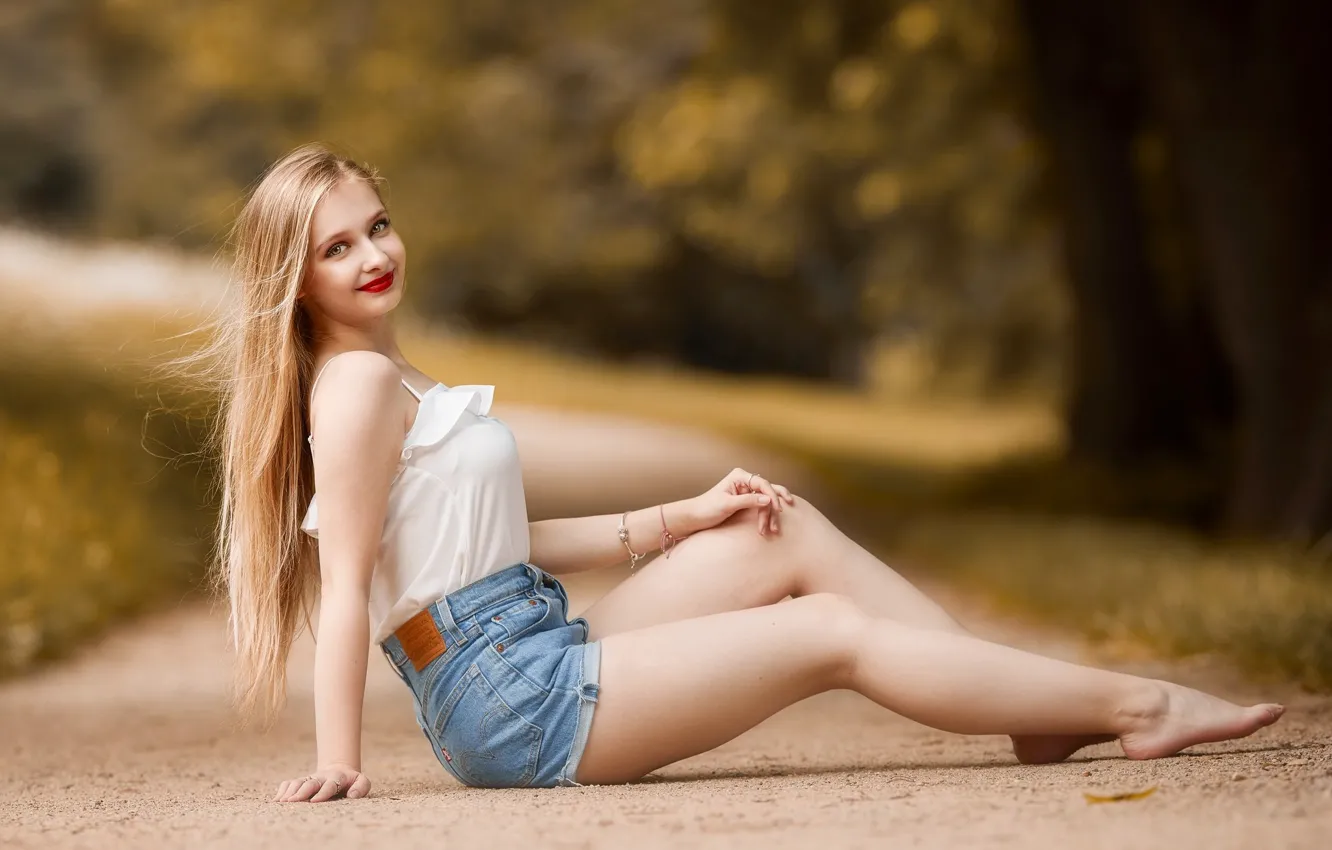 Photo wallpaper girl, pose, Laura