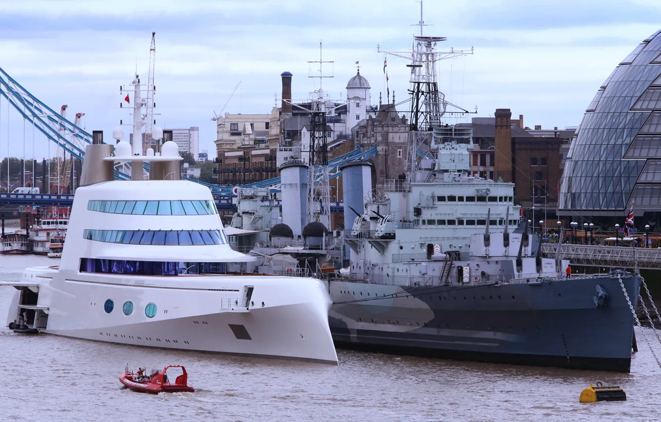 Photo wallpaper London, Thames, mega yacht "a", the cruiser "Belfast"