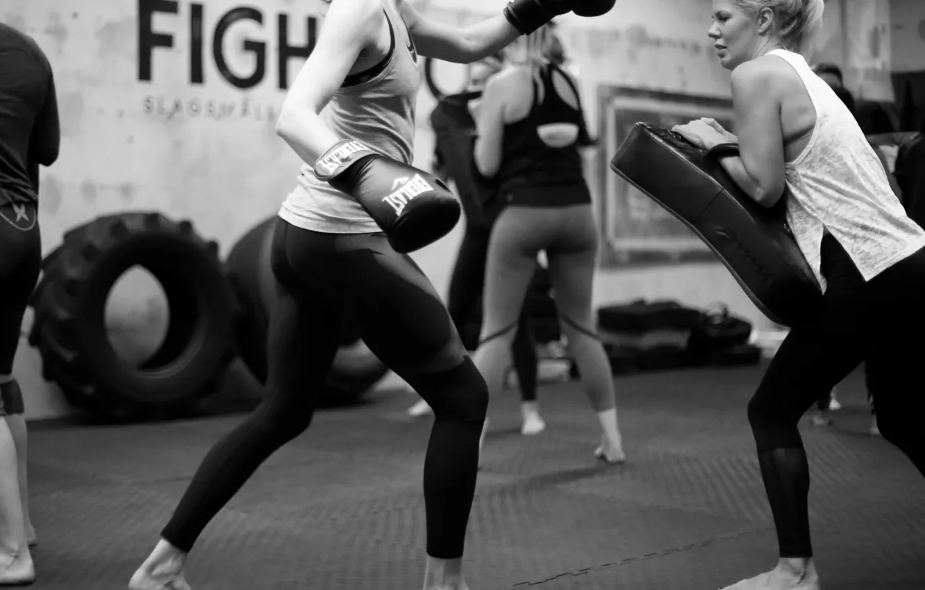 Photo wallpaper training, white and black, kickboxing