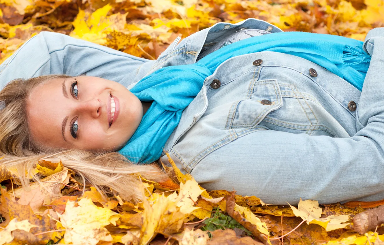 Photo wallpaper autumn, look, leaves, girl, joy, pose, smile, mood