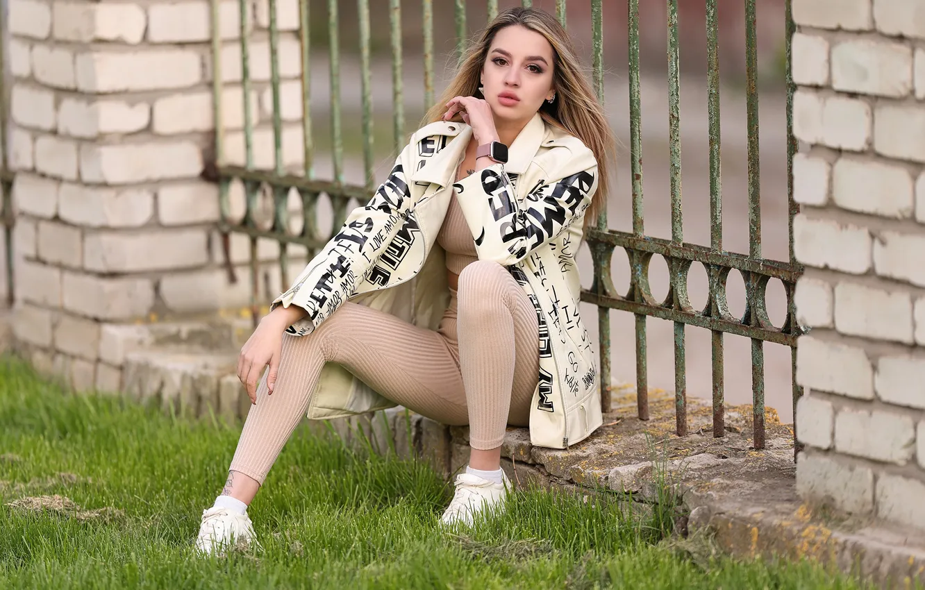 Photo wallpaper feet, the fence, jacket, sitting