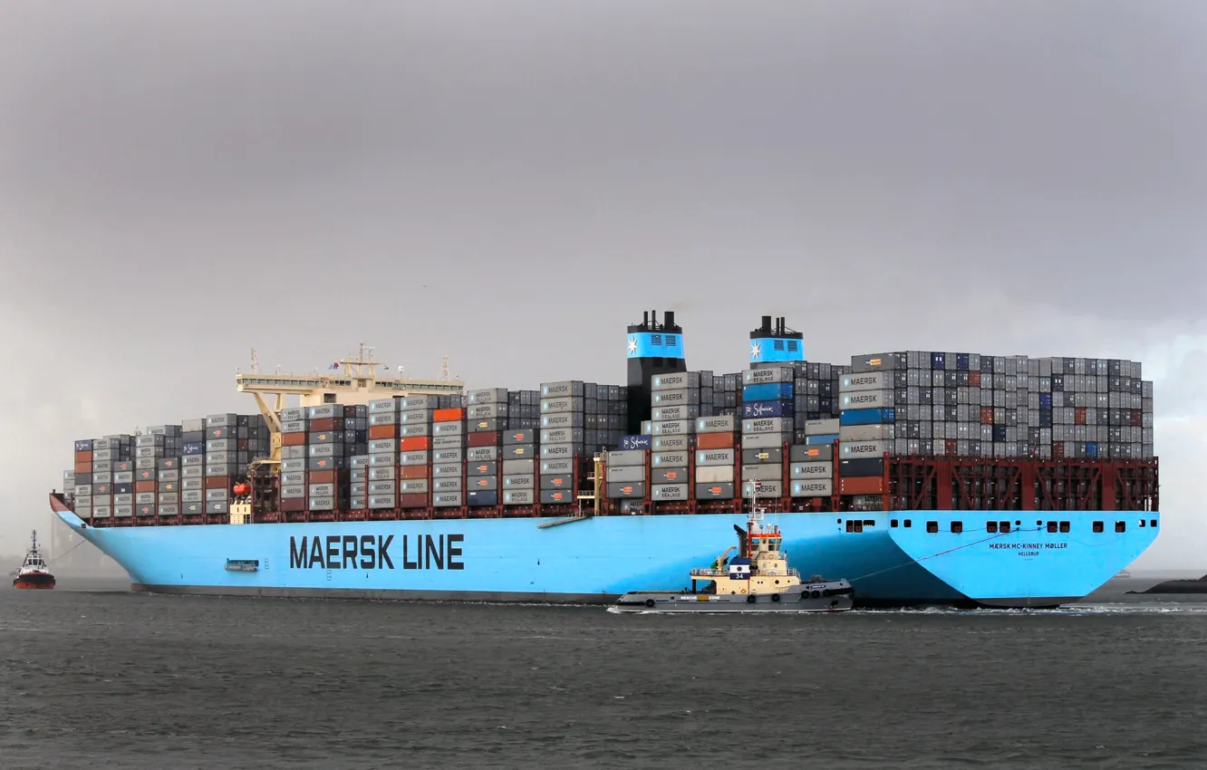 Photo wallpaper The ship, Line, Cargo, A container ship, Tugs, Container, Maersk, Maersk Line