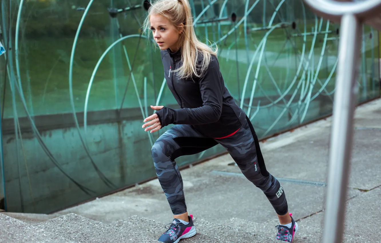 Photo wallpaper blonde, athlete, training, running, running track, Maren schiller
