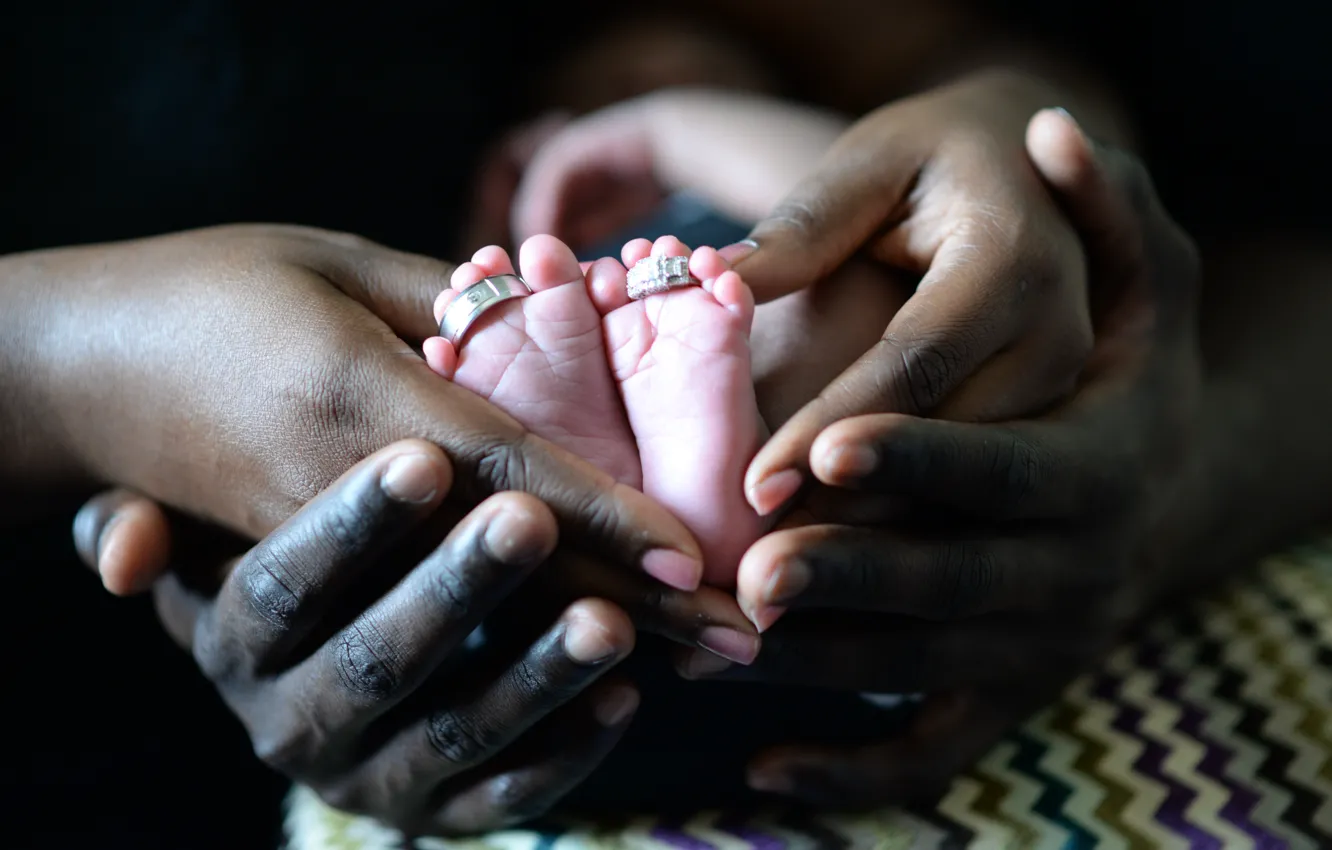 Photo wallpaper children, hands, ring, mom, child, dad, skin color