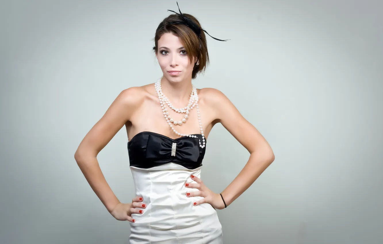 Photo wallpaper girl, photographer, beads, girl, photography, photographer, manicure, Brian Storey