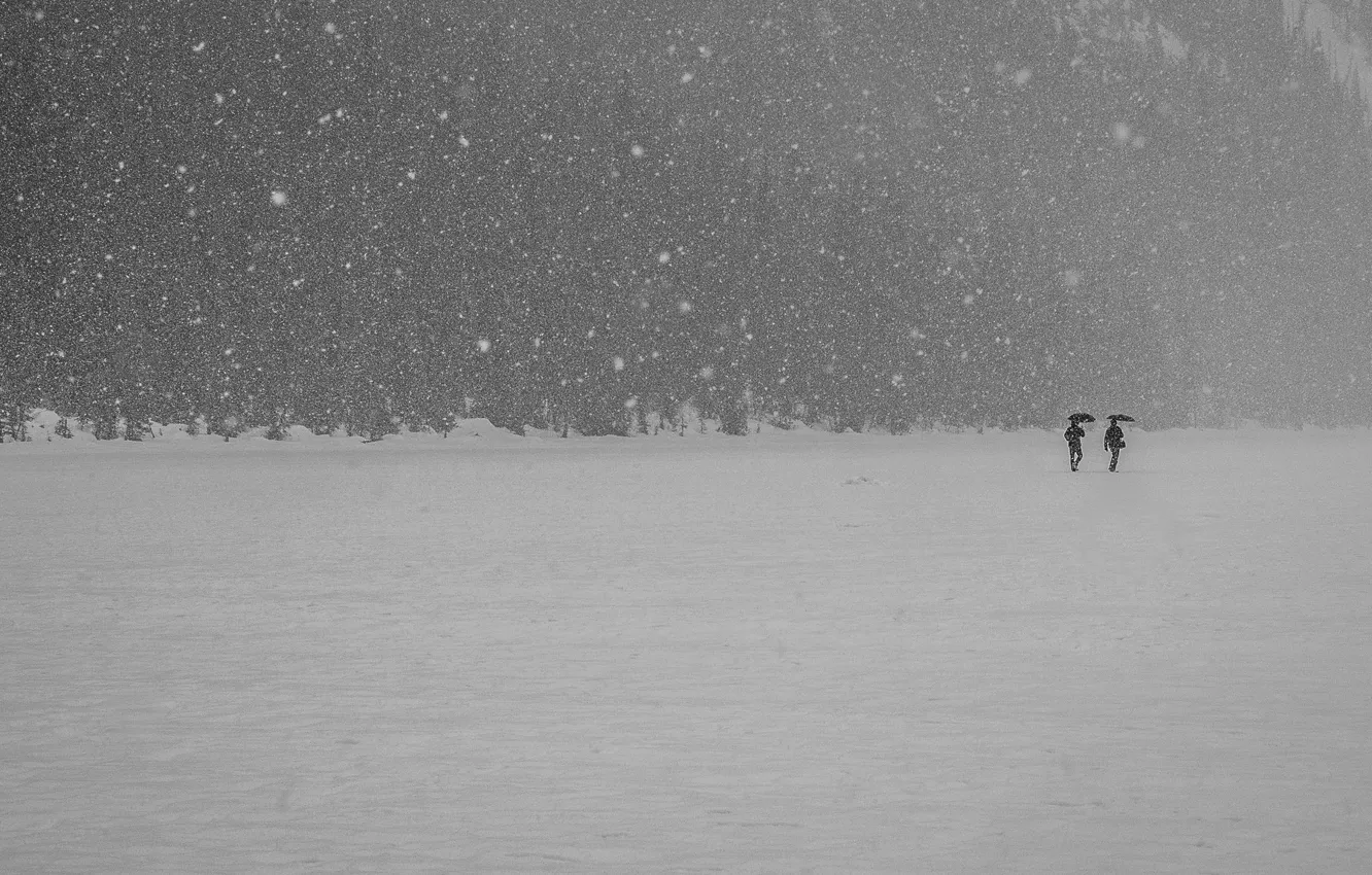Photo wallpaper winter, snow, mountains, lake, people, umbrella, walk, frozen