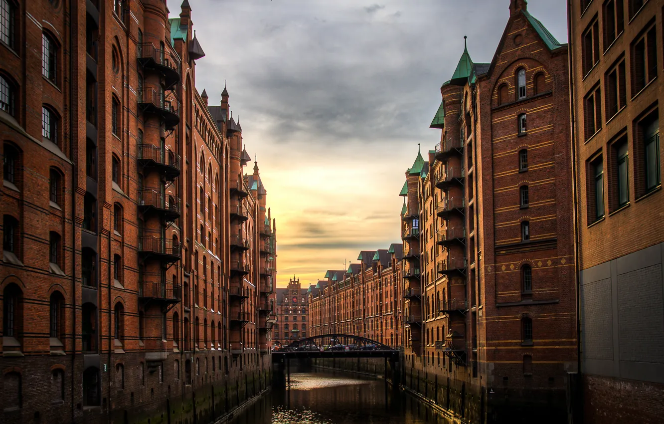 Photo wallpaper city, river, cars, bridge, houses, Meduana