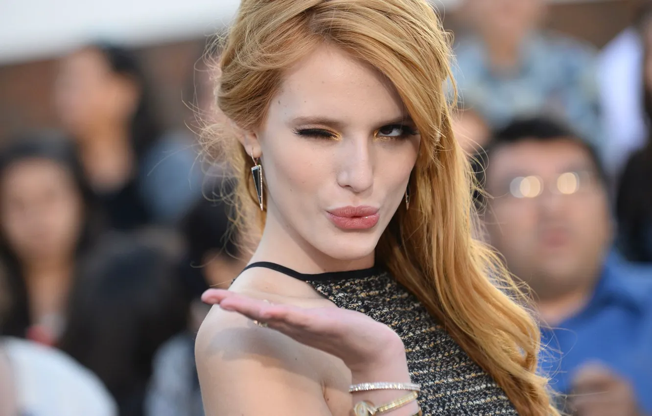 Photo wallpaper actress, singer, kiss, Bella Thorne, Bella Thorne