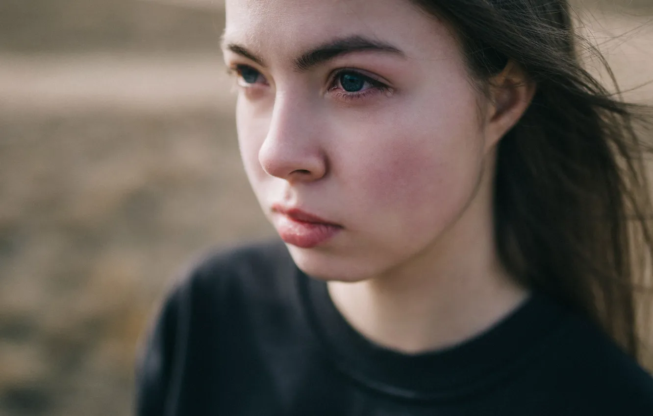 Photo wallpaper look, makeup, tears