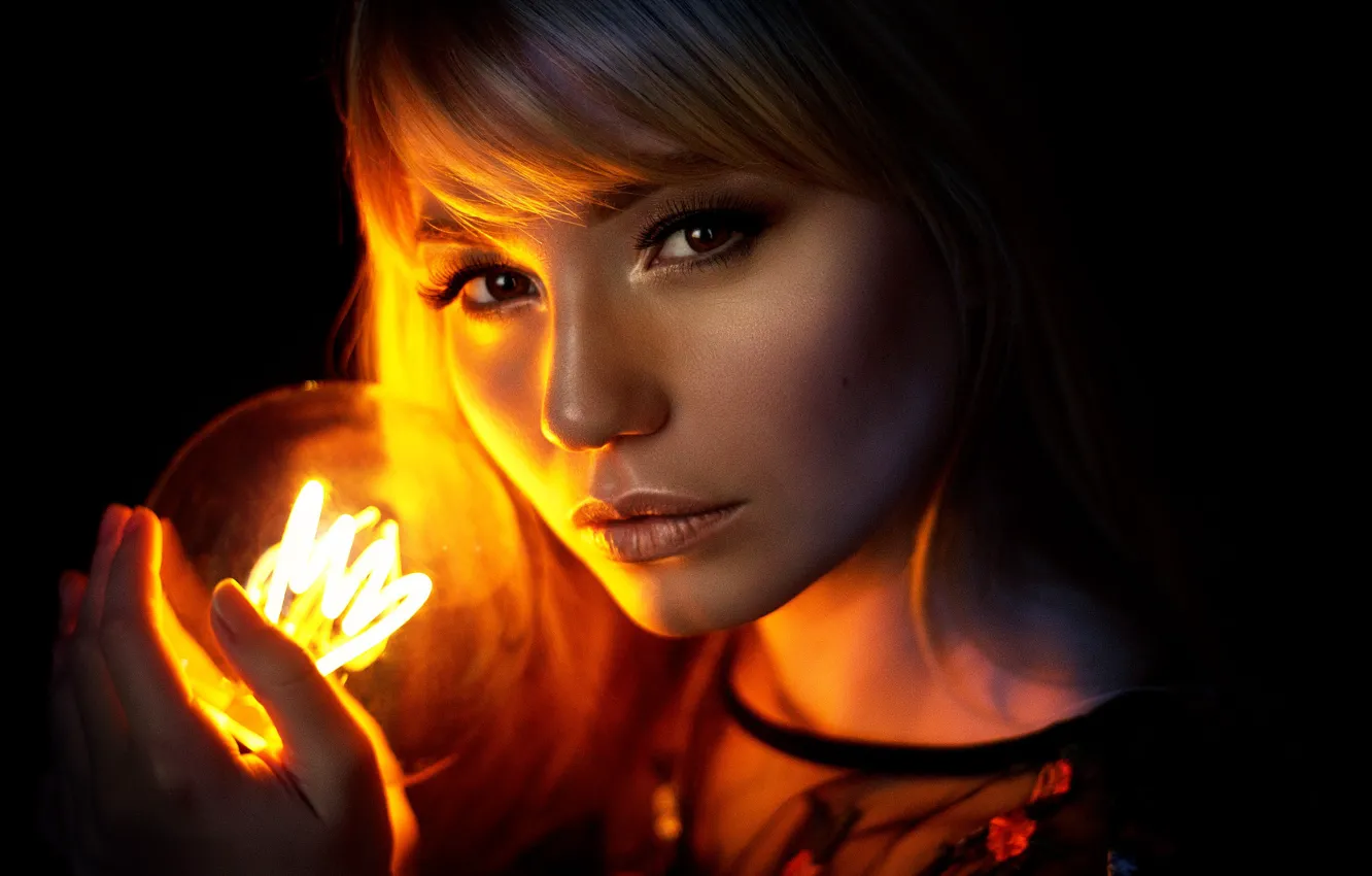 Photo wallpaper look, girl, light bulb, Melanie Dietze, Judy Goldammer