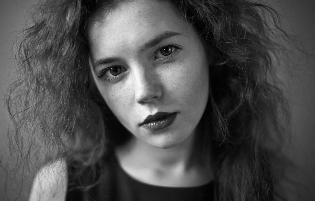 Photo wallpaper look, portrait, freckles