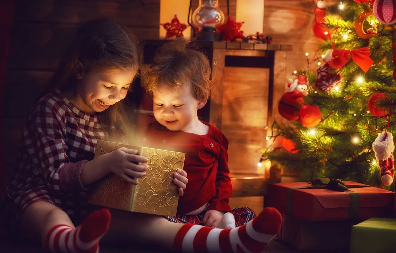Photo wallpaper joy, children, gift, tree, the evening, New year, garland