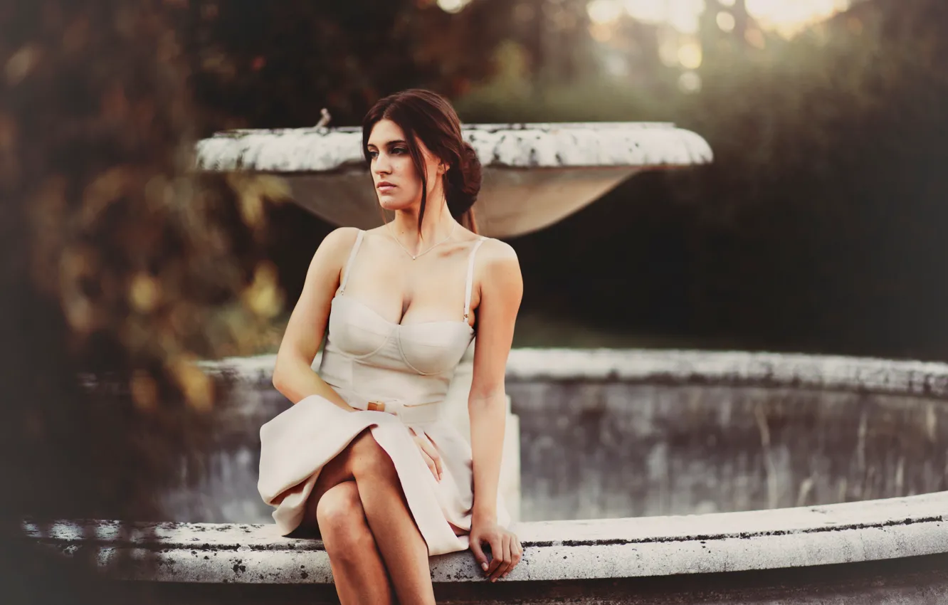 Photo wallpaper girl, fountain, brown hair, curls