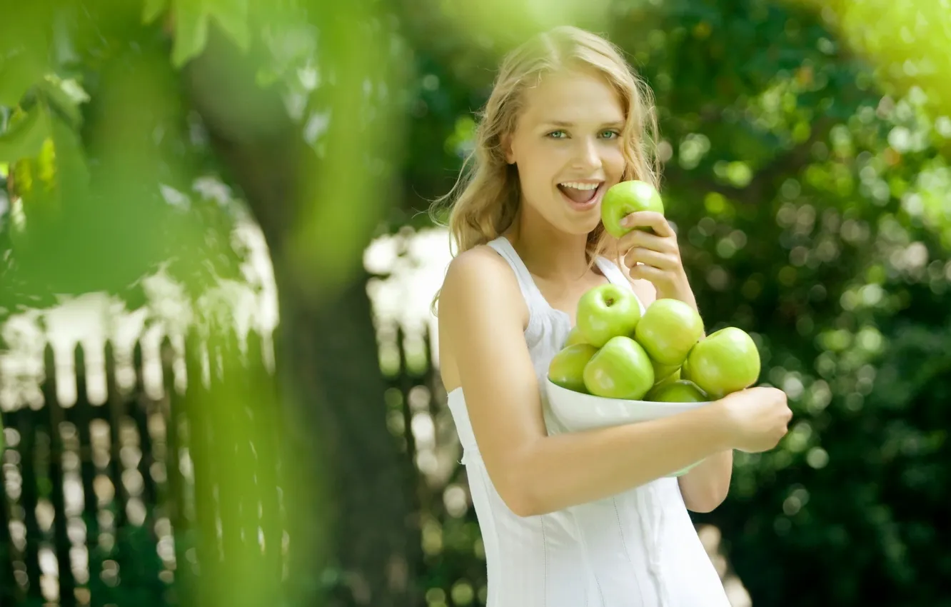 Photo wallpaper girl, smile, apples, blonde