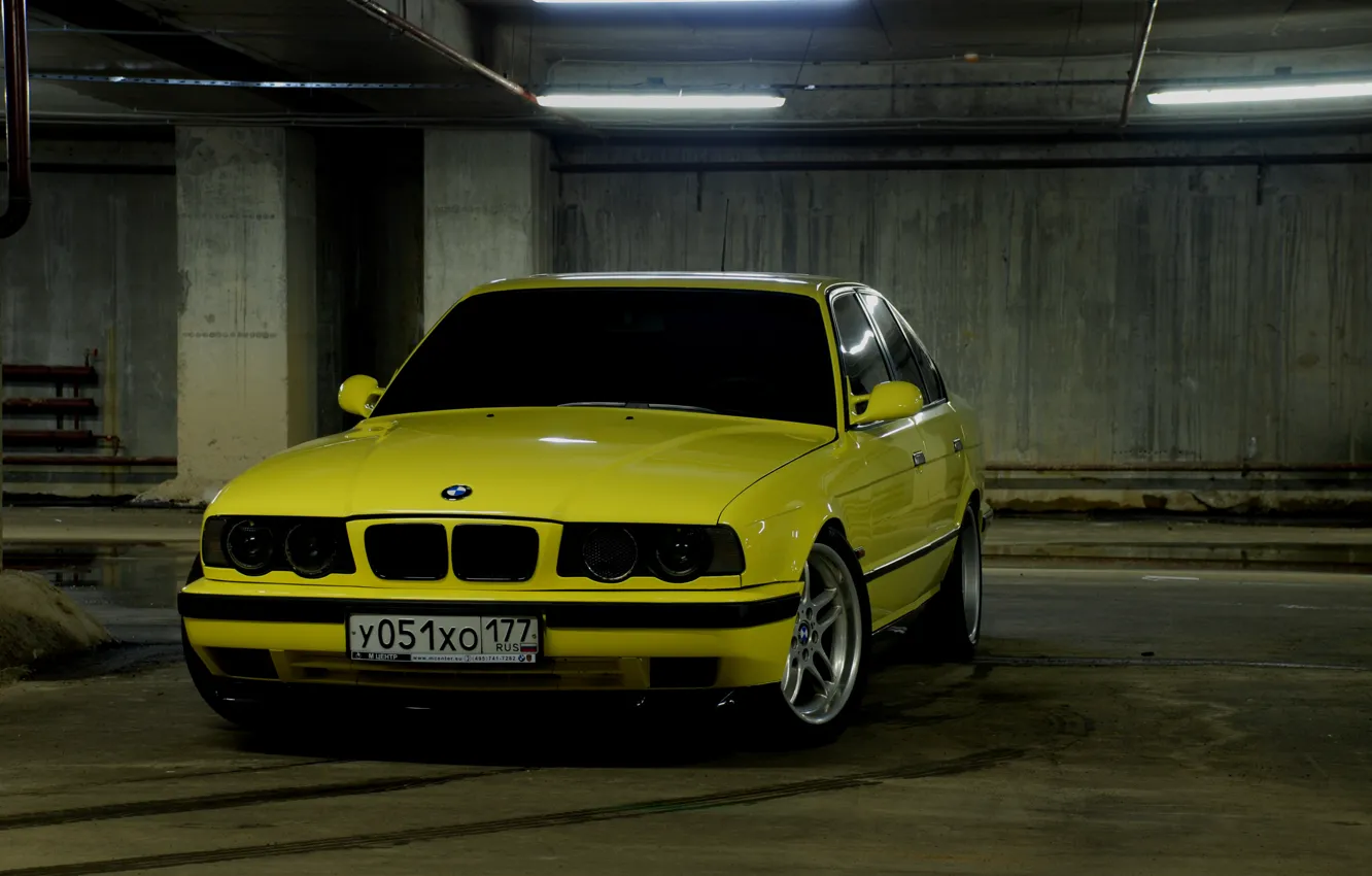 Photo wallpaper yellow, BMW, Parking, E34