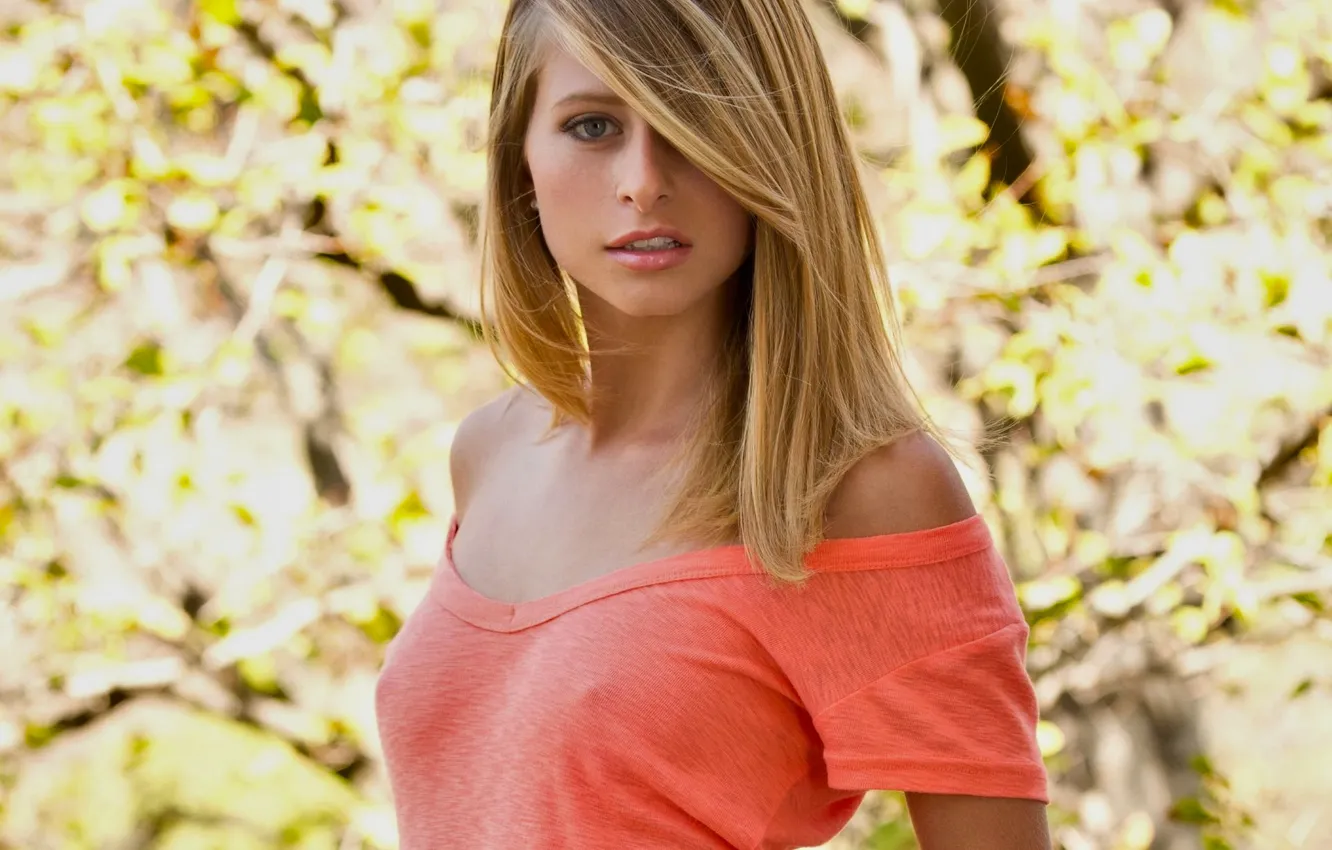 Photo wallpaper cleavage, model, orange, lips, look, blonde, t-shirt, mouth