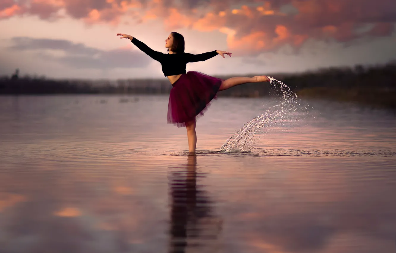 Photo wallpaper girl, dance, in the water, dance