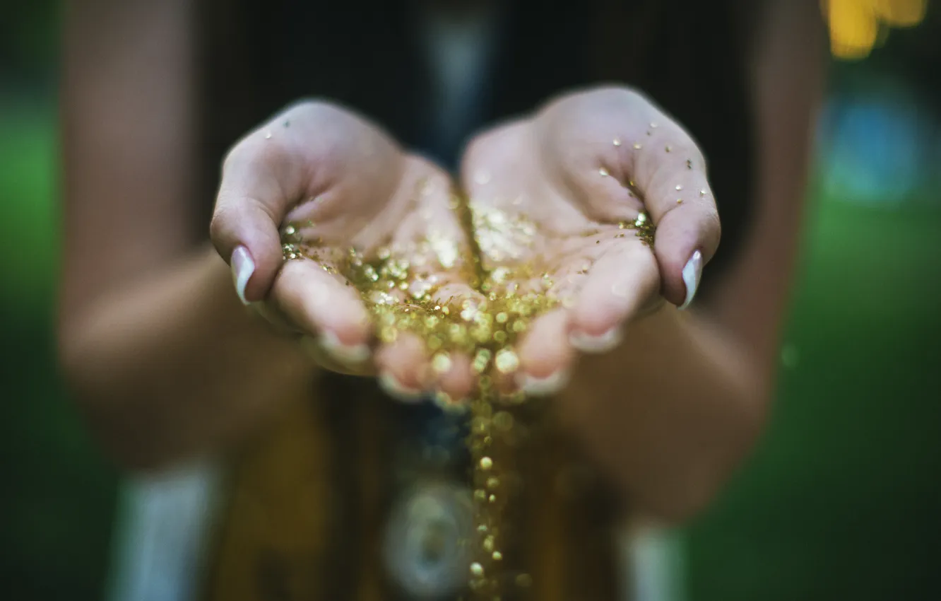 Photo wallpaper hands, sequins, a lot