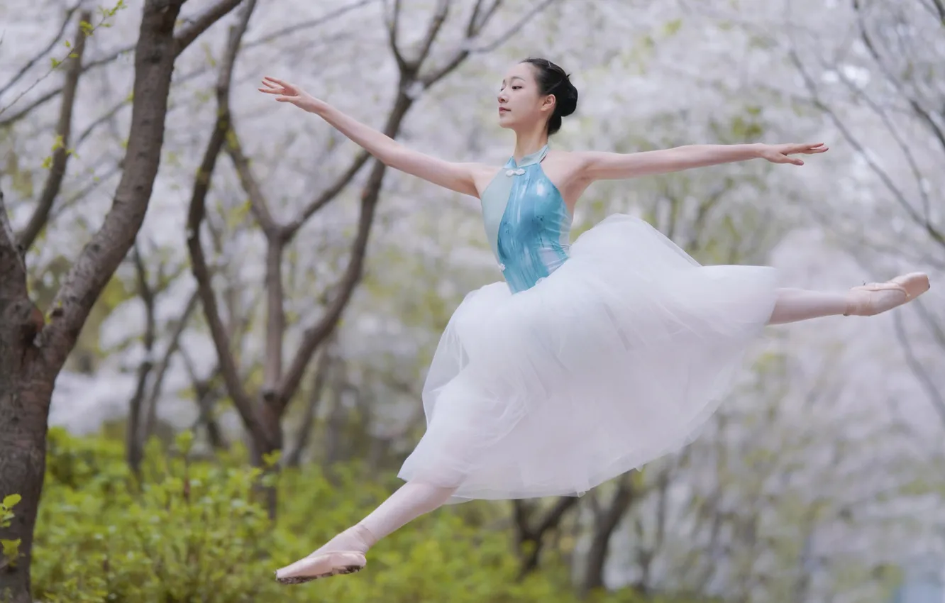 Photo wallpaper Beautiful, Asian, Model, Flowers, Smile, Woman, Jump, Cute