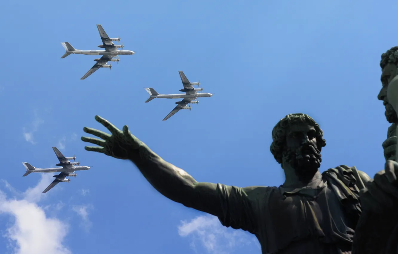 Photo wallpaper The sky, The plane, Flight, Three, Moscow, Bear, USSR, Russia