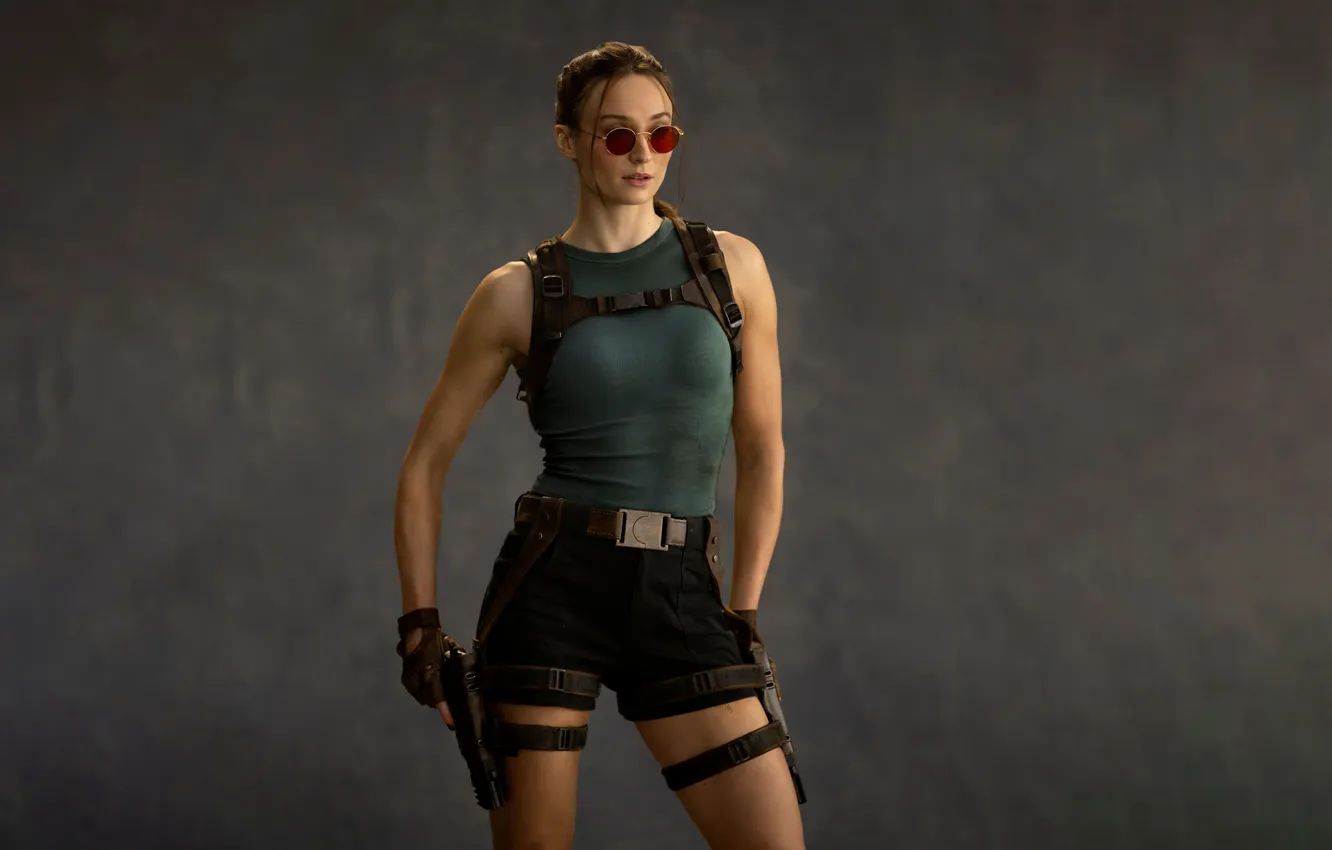 Photo wallpaper shorts, look, Lara Croft, actress, t-shirt, Sophie Turner, sun glasses, guns