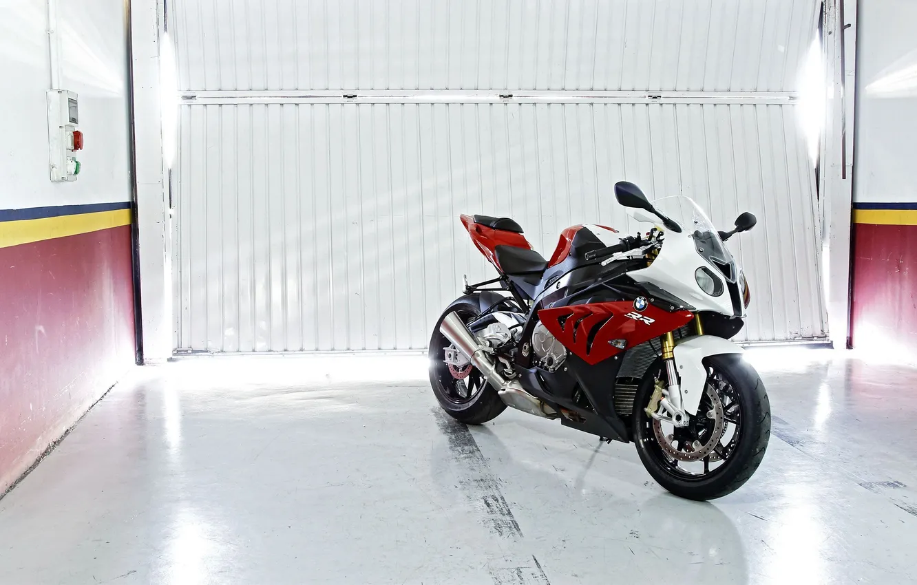 Photo wallpaper garage, gate, BMW, 1000