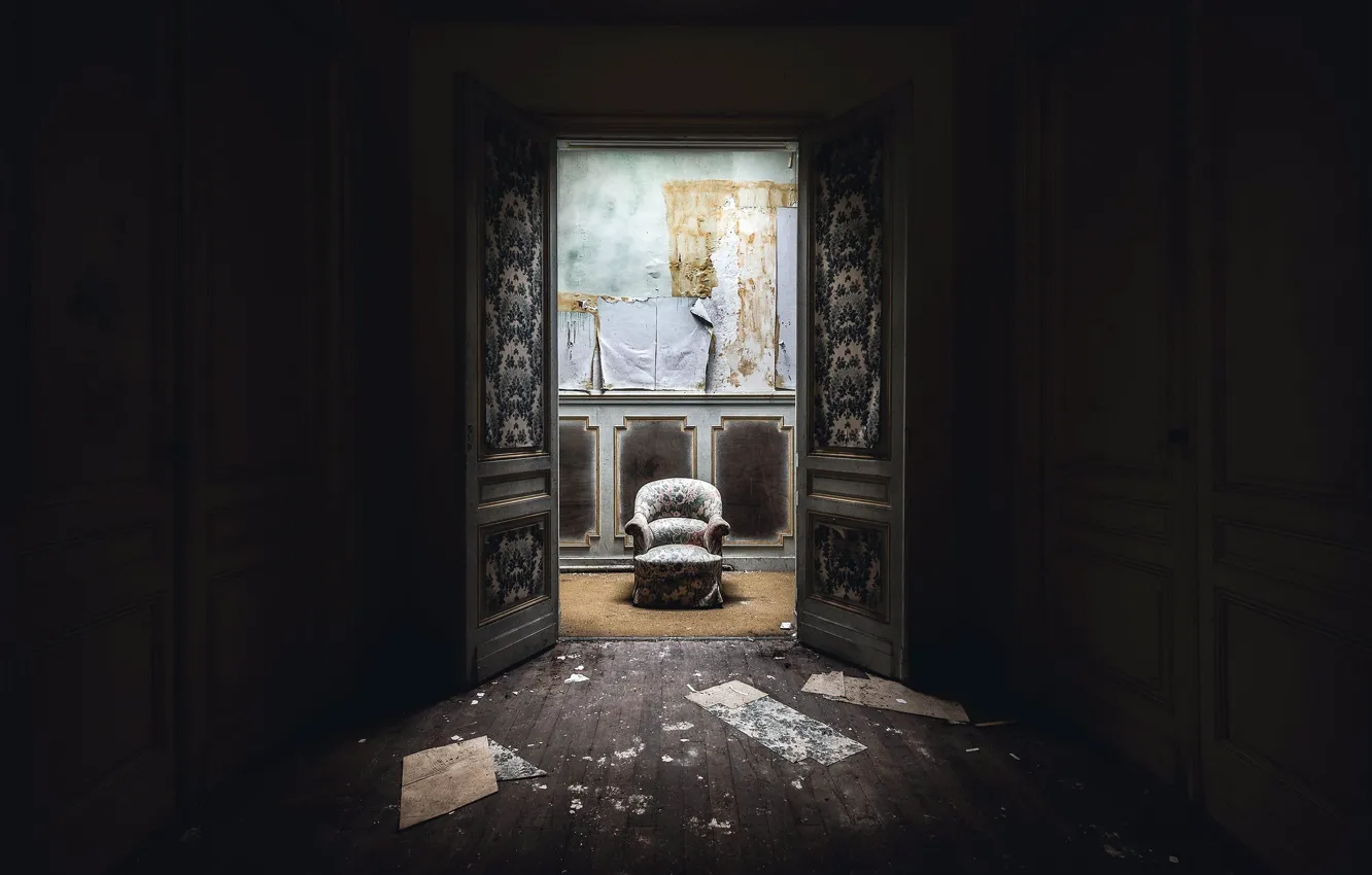 Photo wallpaper room, chair, the door, naturalism