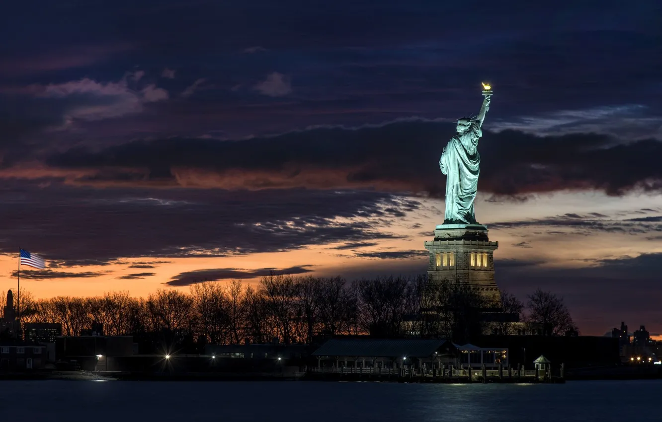 Photo wallpaper night, flag, the statue of liberty