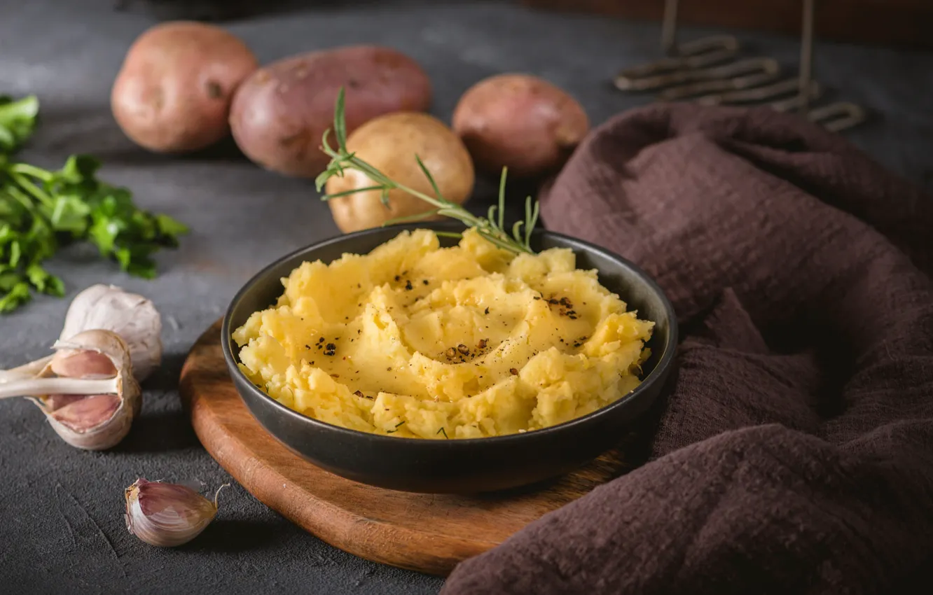 Photo wallpaper table, towel, plate, bowl, parsley, garlic, potatoes, home