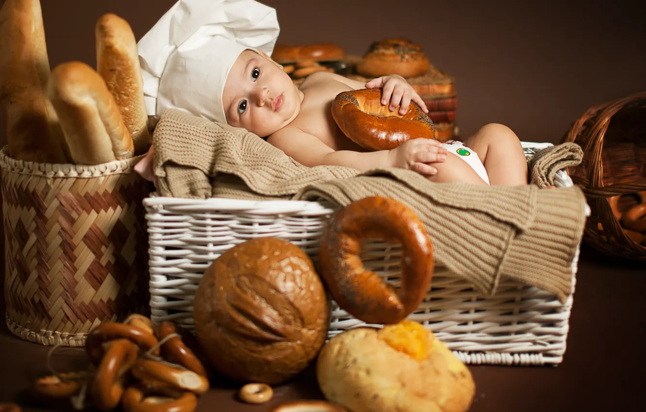 Photo wallpaper children, baby, bread, bagels, bread, child, cap, bagels