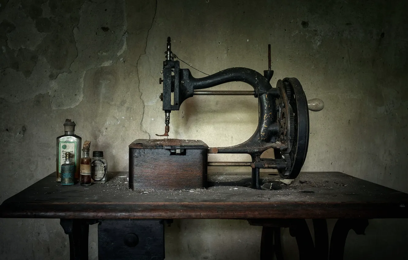 Photo wallpaper dust, old, sewing machine
