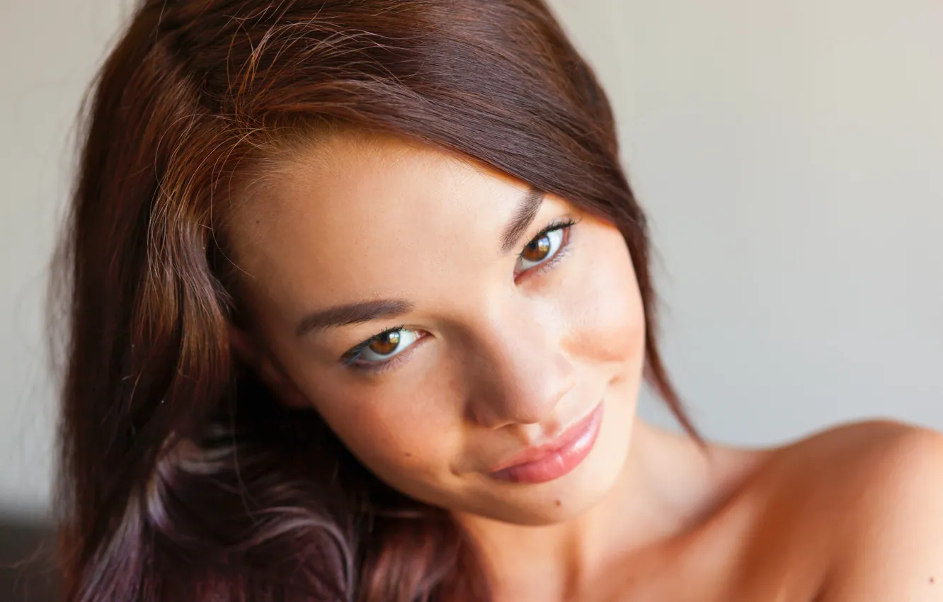 Photo wallpaper woman, model, pretty, face, look, pose, mouth, shame