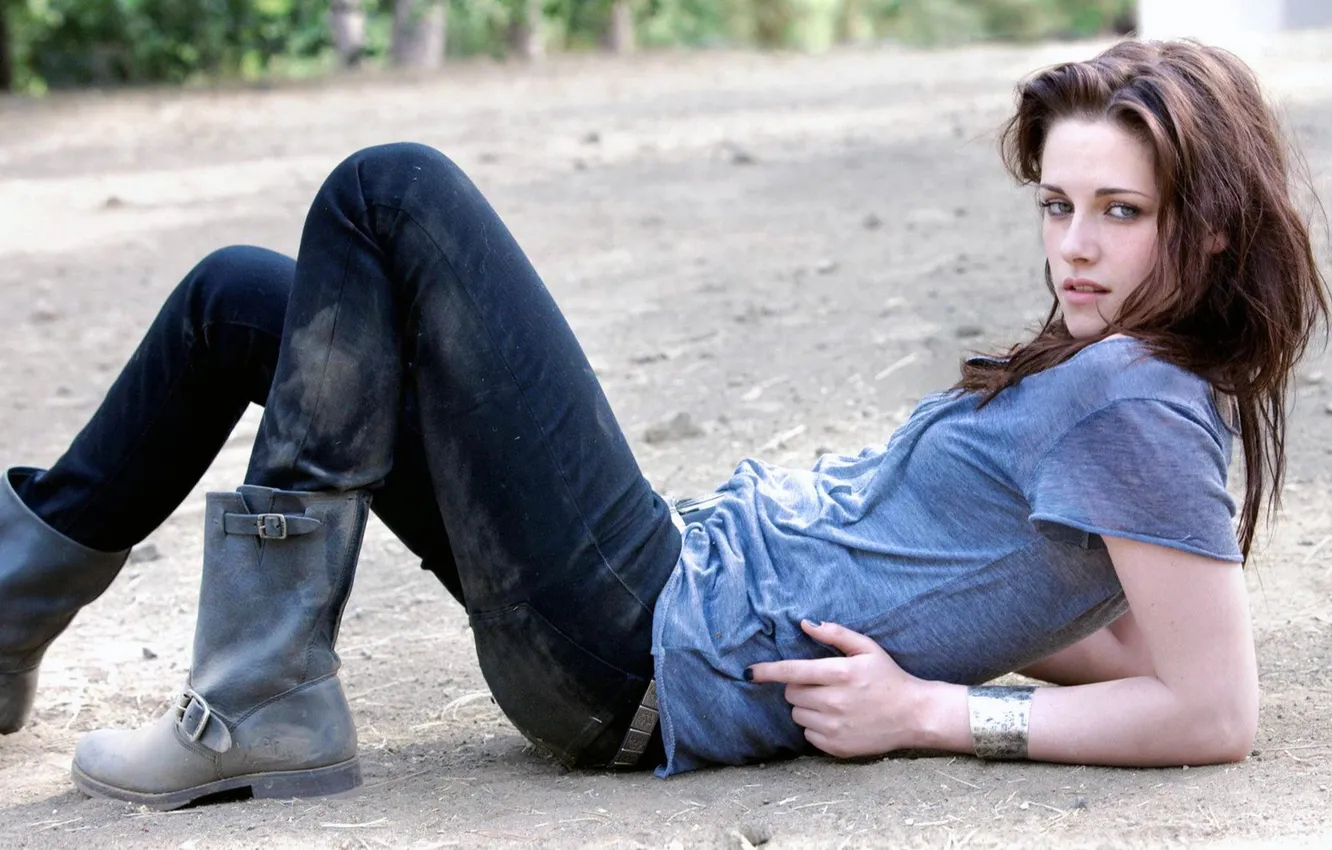 Photo wallpaper boots, dirt, Kristen Stewart, pants