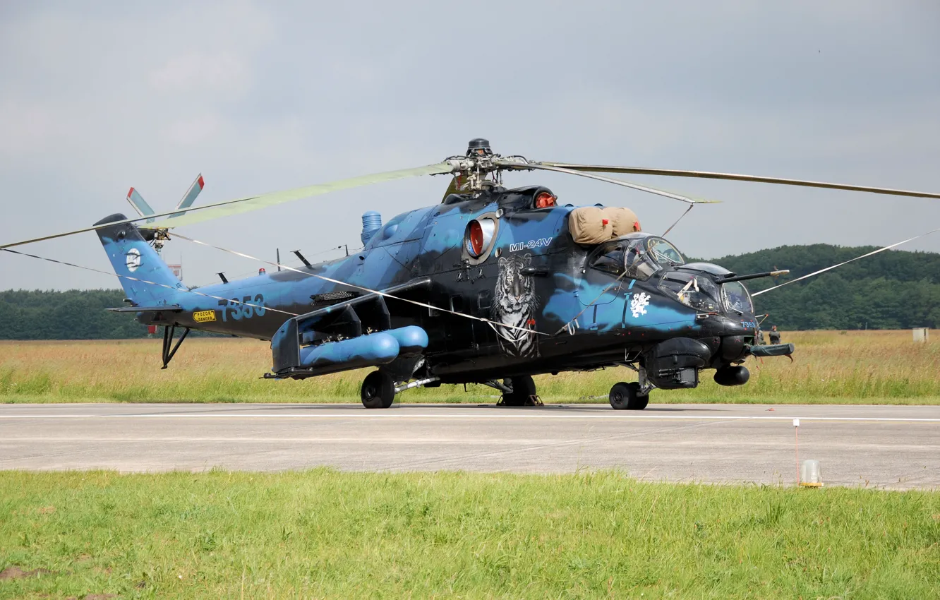 Photo wallpaper helicopter, the airfield, combat, Mi-24V
